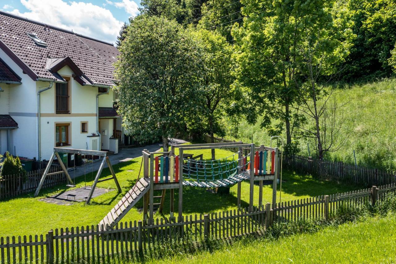 Ferienhaus Waldsicht フラッハウ エクステリア 写真