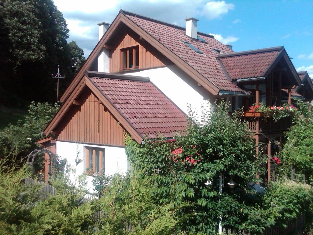 Ferienhaus Waldsicht フラッハウ エクステリア 写真